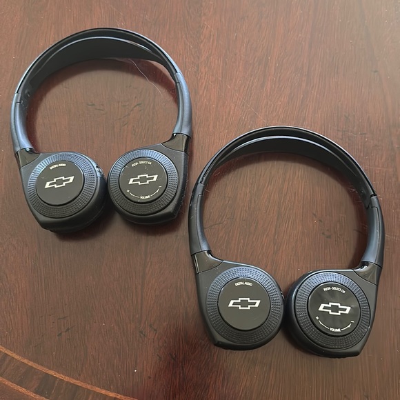 Car Audio, Video & GPS Set Of Chevrolet Infrared Wireless Headphones For Rear Media System
